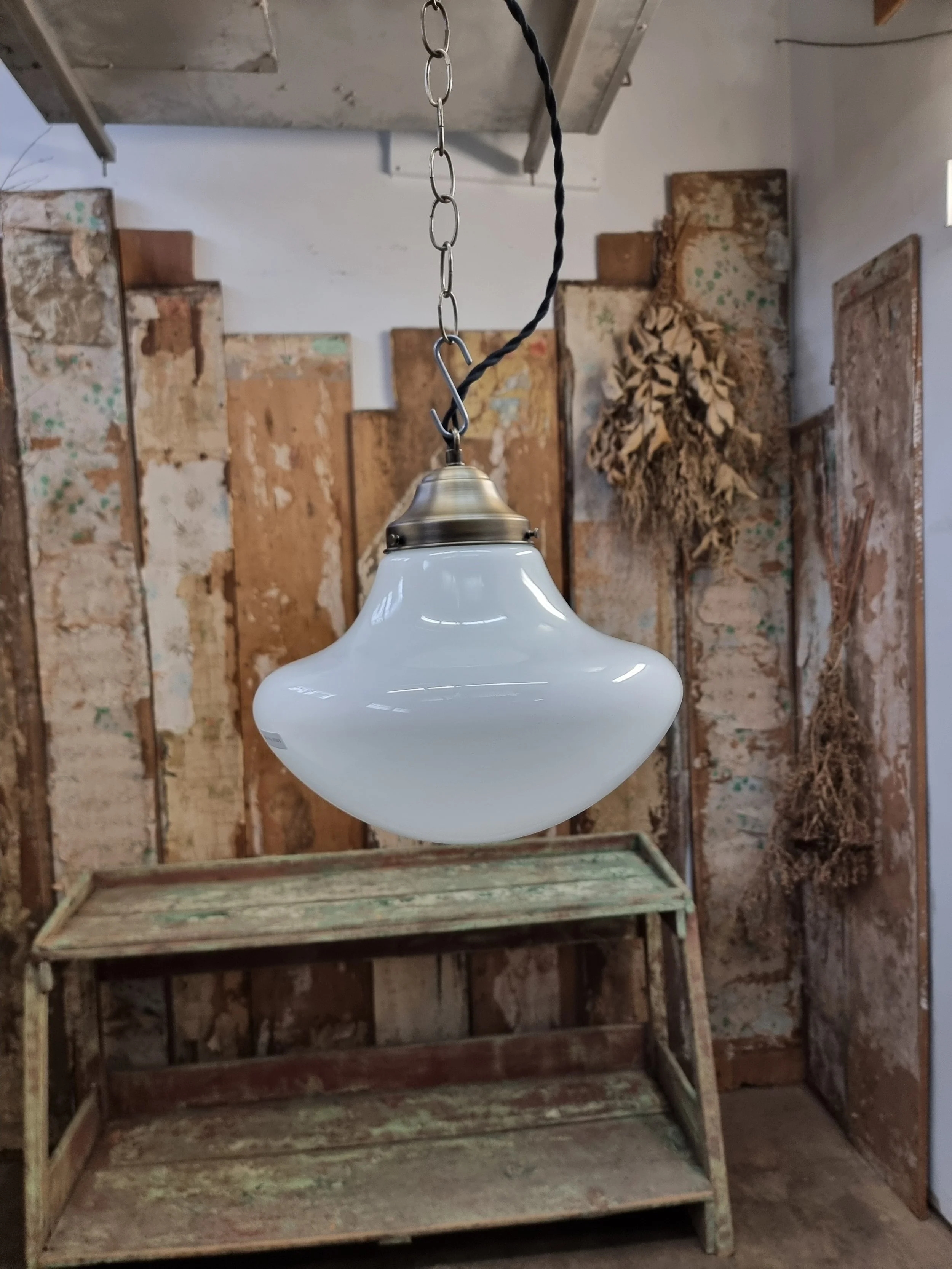 Suspension en verre opaline MONAX antique L 3340