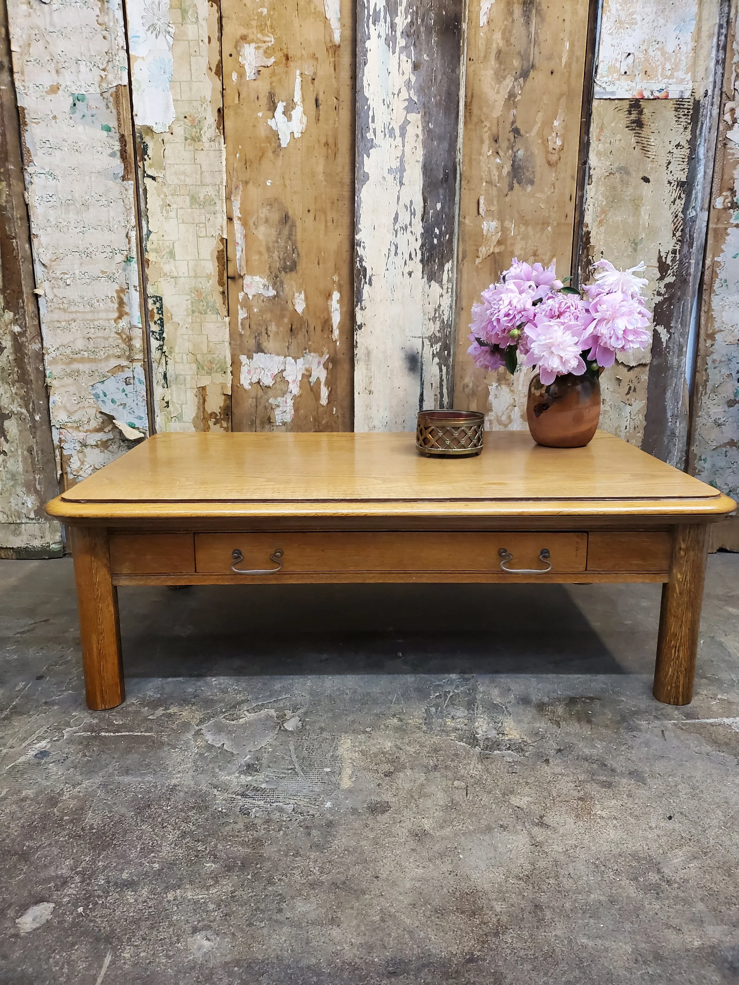 Table basse de campagne en chêne européen vintage M 1759