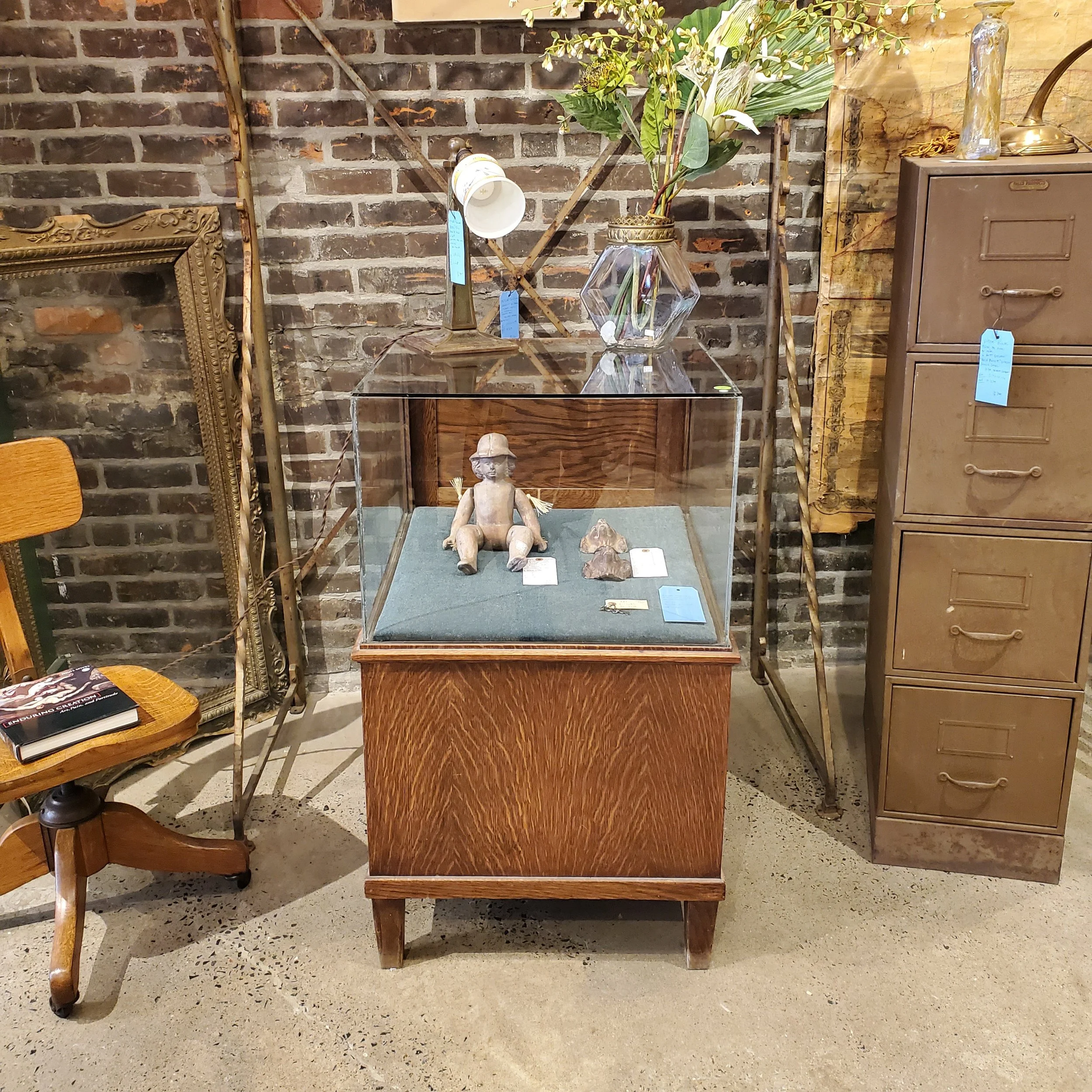 Présentoir de bijouterie vitrine en chêne antique M 729