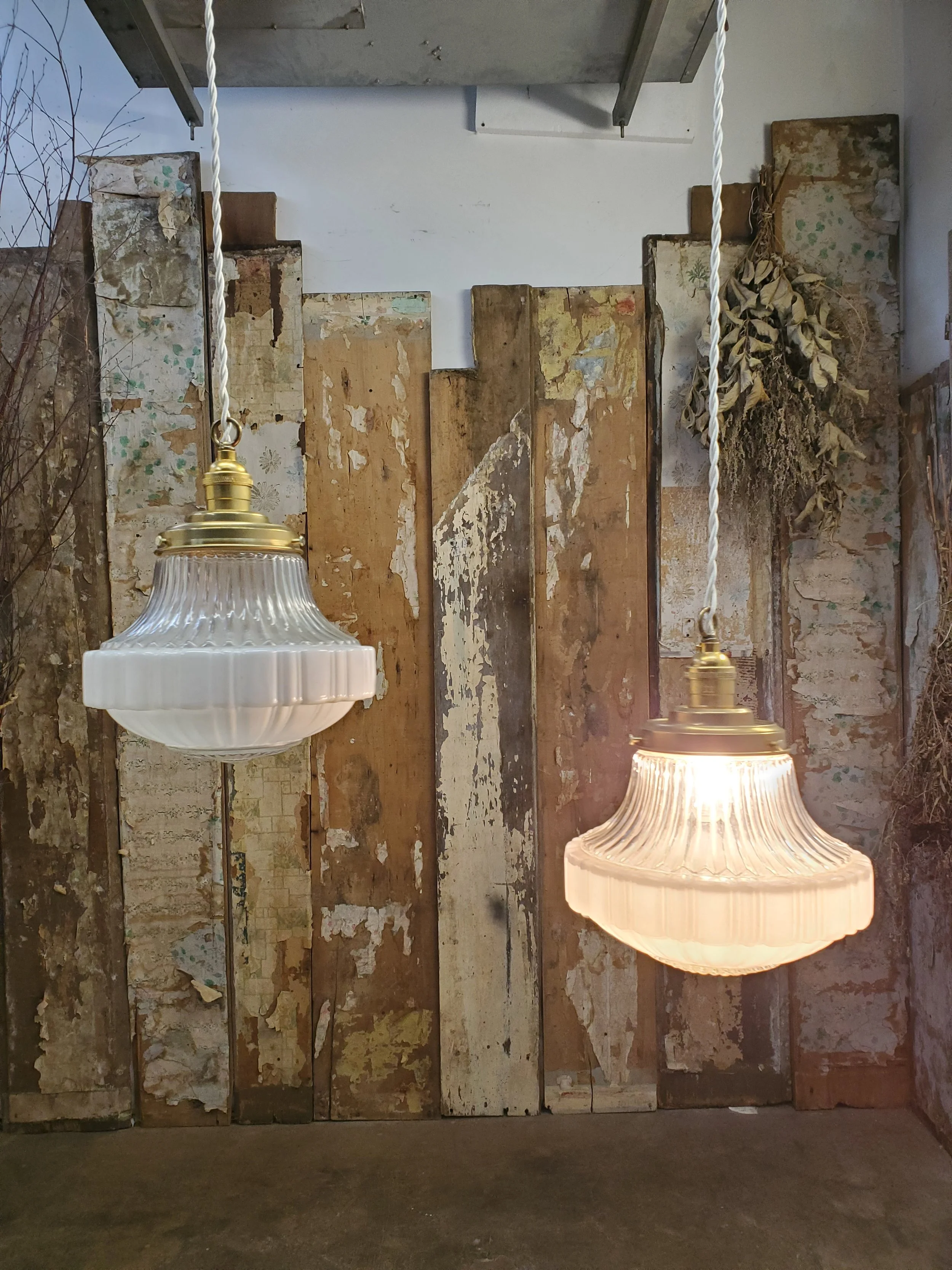 Suspension ou plafonnier verre blanc & clair retro vintage L 3199