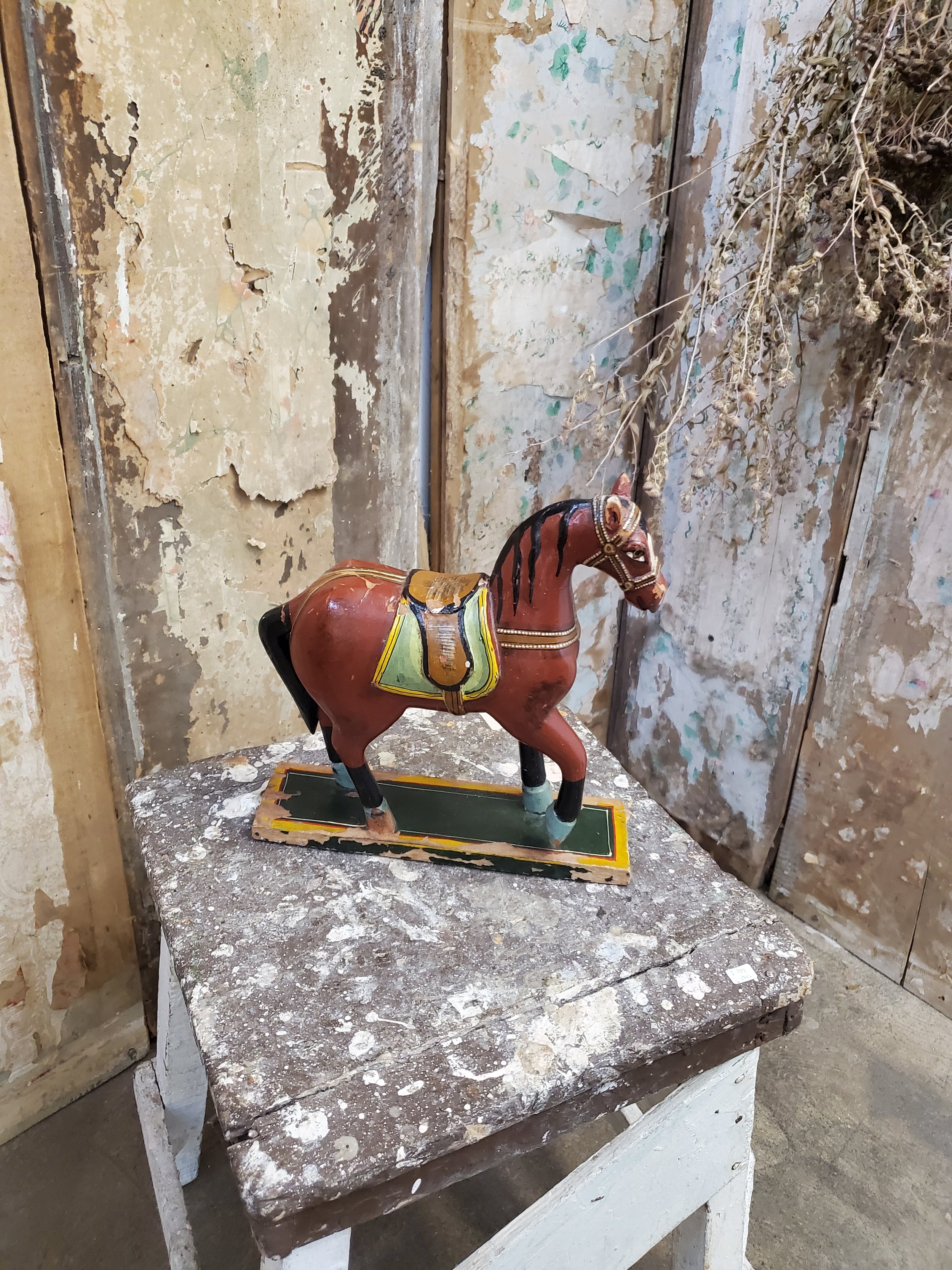 Cheval décoratif en bois  polychromie  vintage  AC 6317