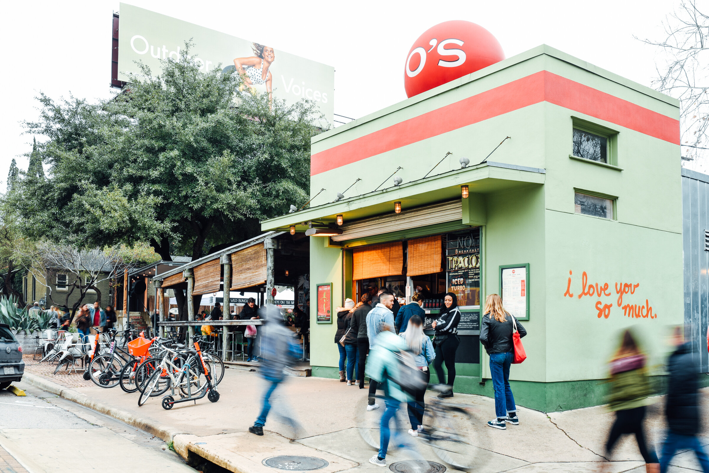  A street view of Jo’s South Congress. 