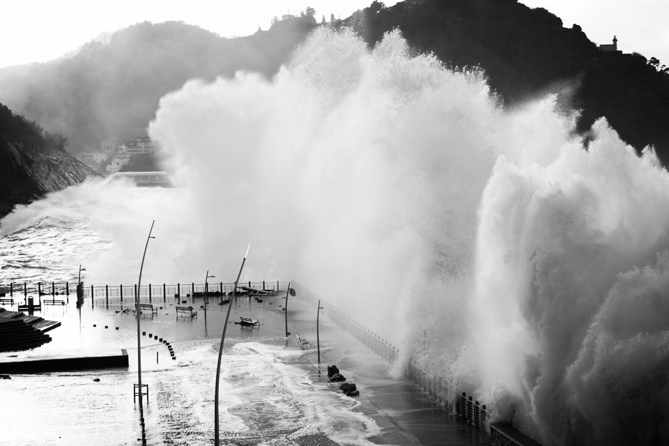    
  
 14.00 
  
  
 
  
  Did you know that waves in San Sebastian can reach up to 30 meters in winter? 