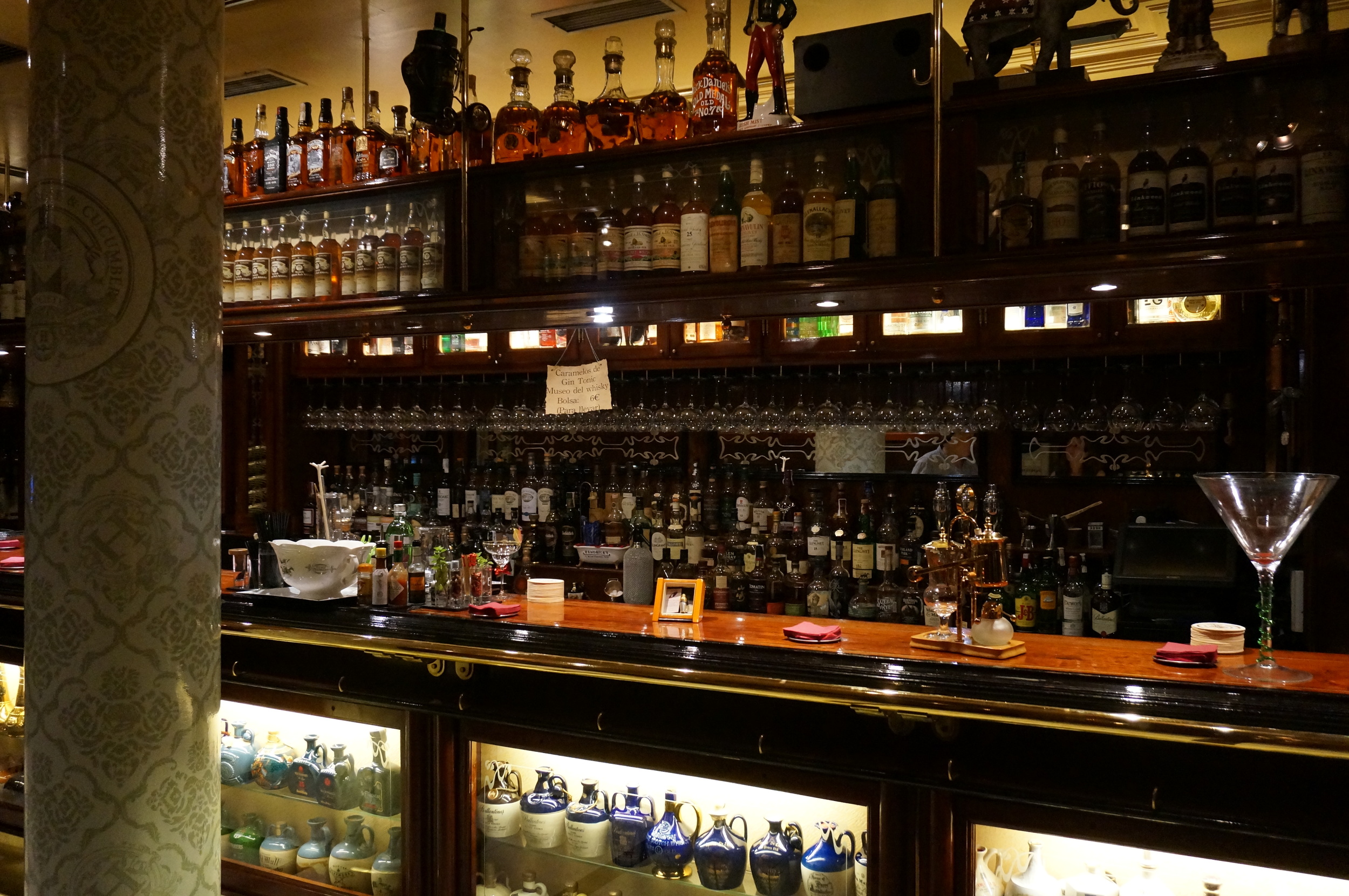 Whisky bar & museum