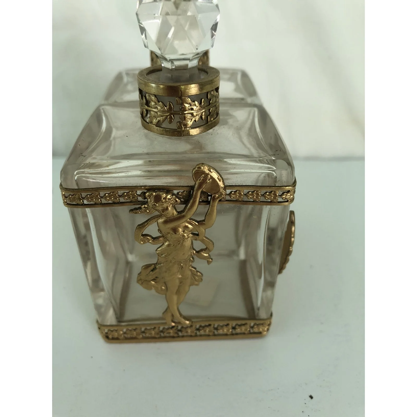 19th-century-french-glass-double-perfume-bottles-in-a-gilt-ormolu-stand-4766.jpeg