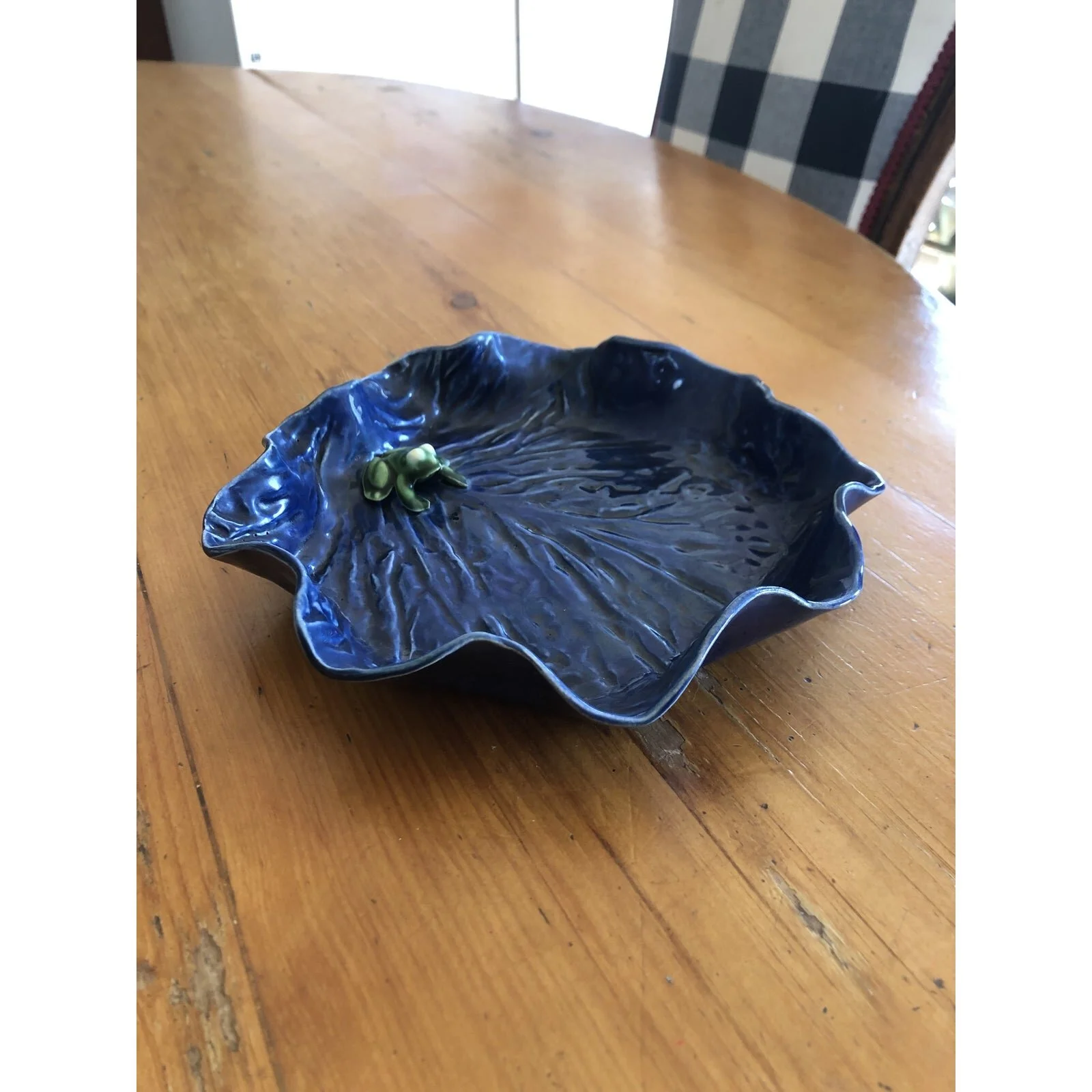 vintage-1960s-frog-on-a-lilypad-cobalt-blue-majolica-ashtray-or-low-dish-6816.jpeg