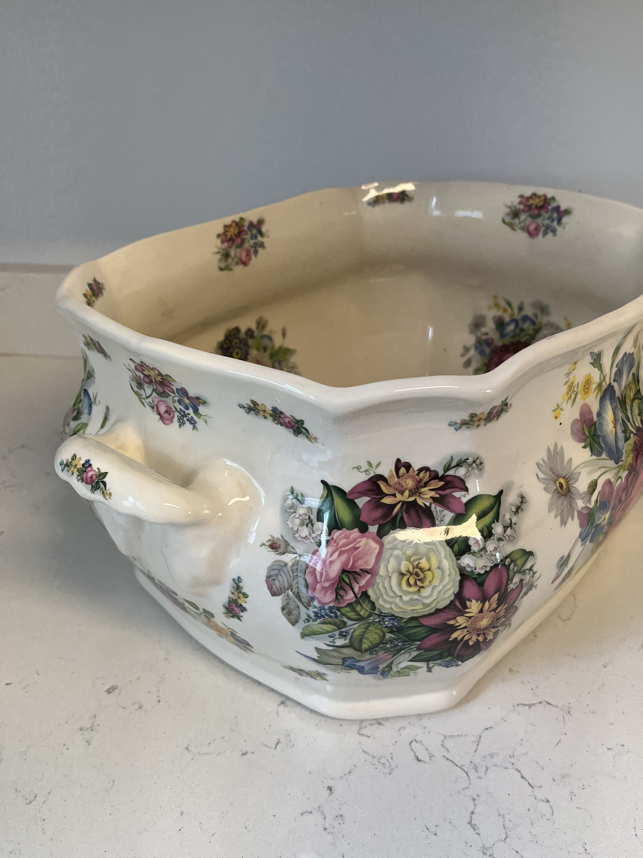 vintage-english-ironstone-porcelain-floral-decorated-cachepot-with-handles-7994.png