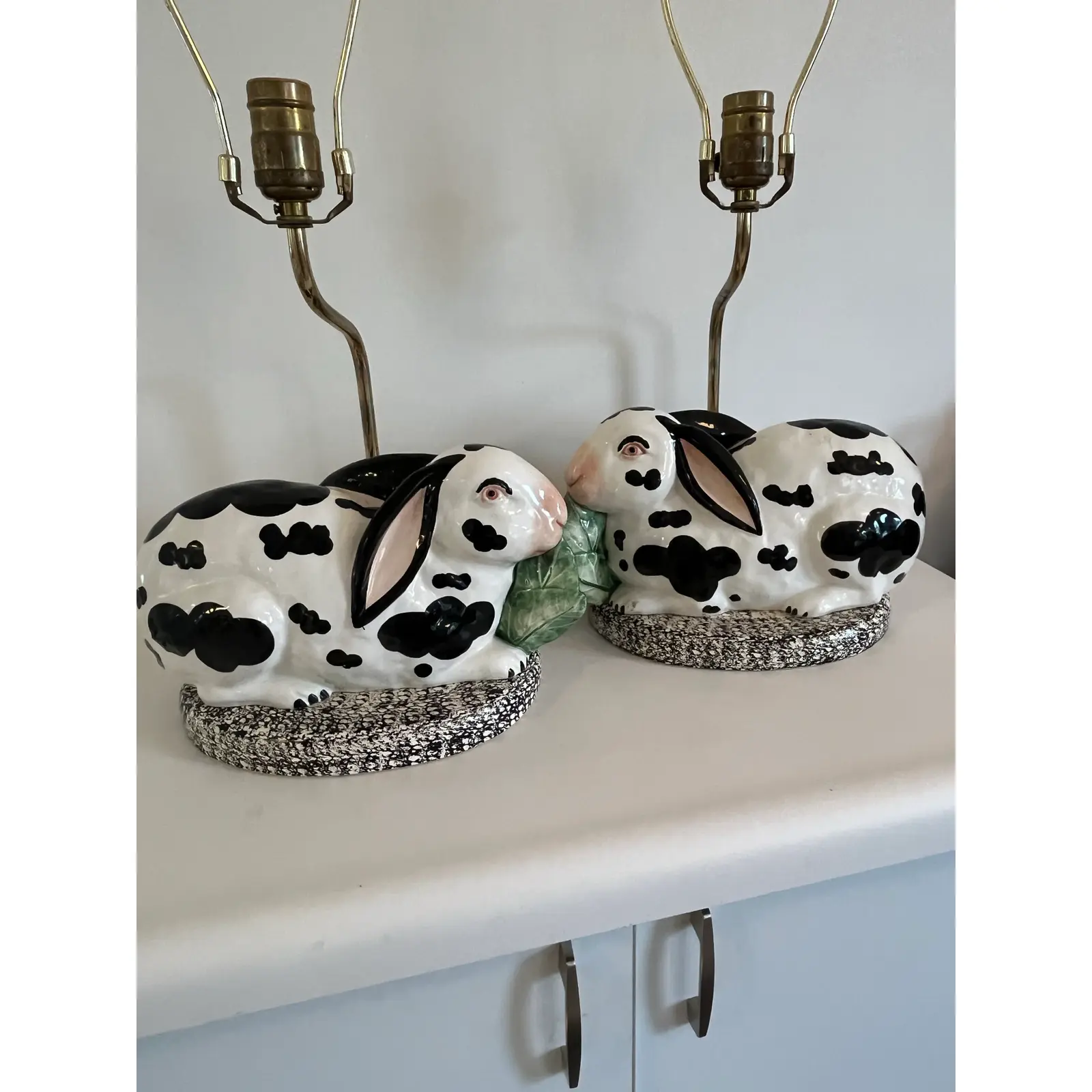pair-of-chelsea-house-porcelain-rabbits-mounted-as-lamps-with-finials-and-shades-9276.jpg