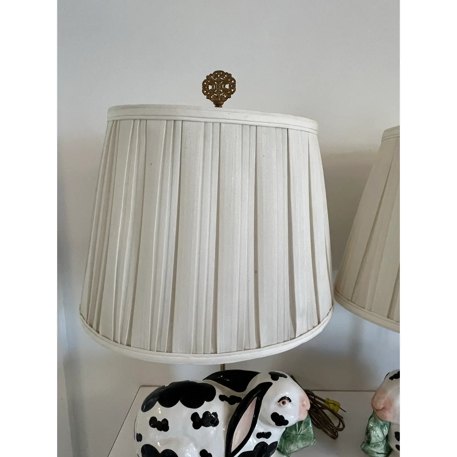 pair-of-chelsea-house-porcelain-rabbits-mounted-as-lamps-with-finials-and-shades-6327.jpg