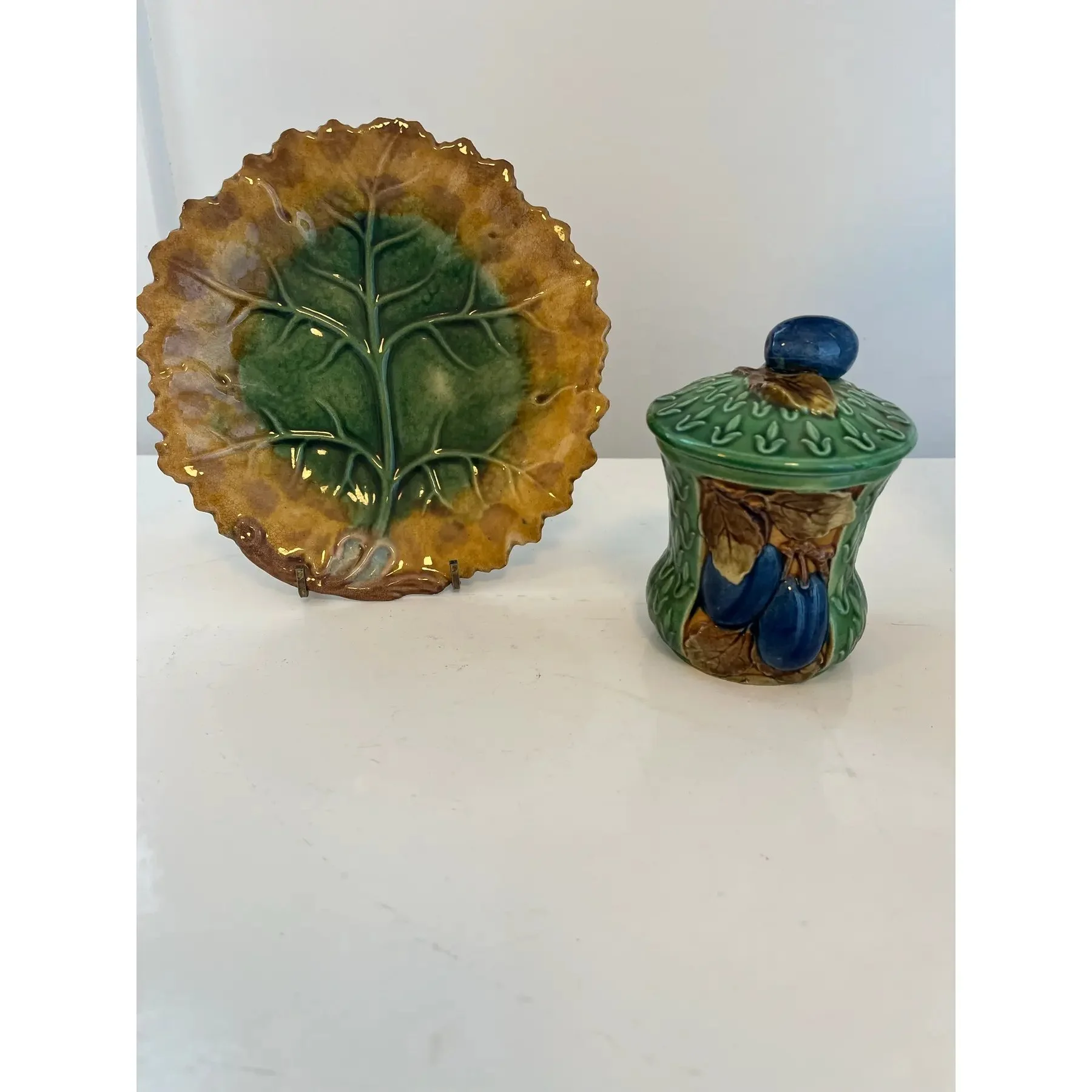 1930s-majolica-lidded-jam-pot-along-with-majolica-leaf-form-plate-3643.jpg