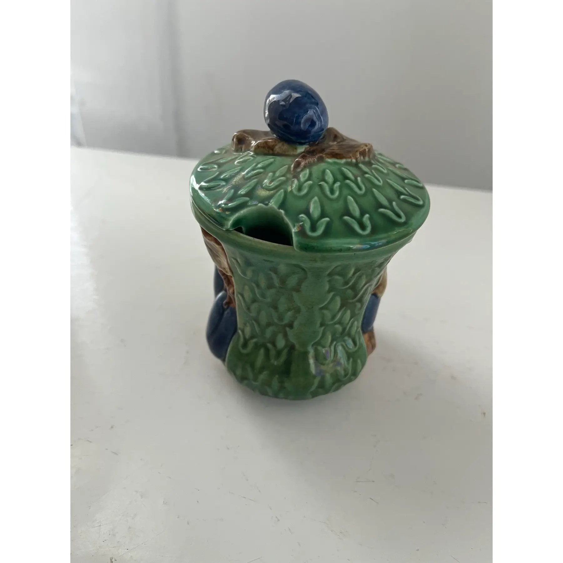 1930s-majolica-lidded-jam-pot-along-with-majolica-leaf-form-plate-4195.jpg