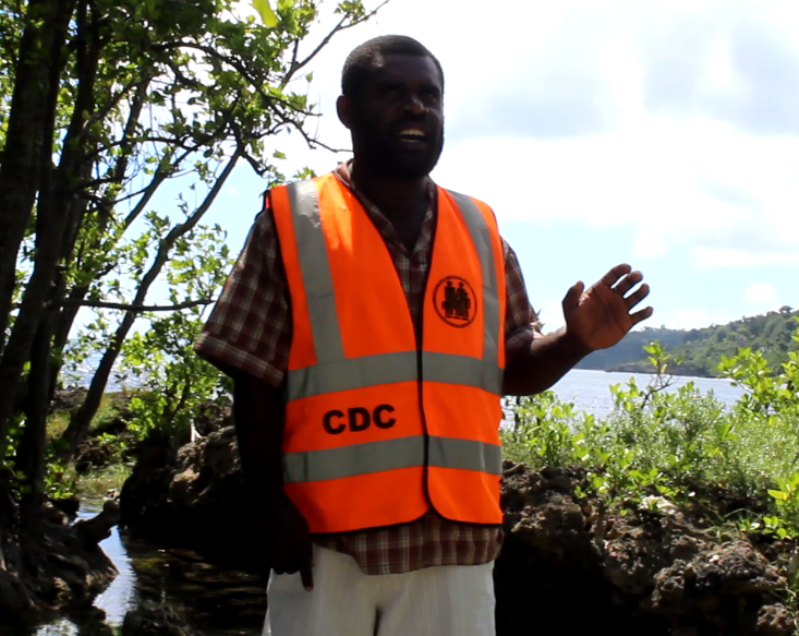 CDCCC Chairman – Hebron Mi lanem hao nao bae mi kivim stret infomesen long komuniti. Mekem sua se evri haoshol i mas bildim wan sef haos mo oli mas andastanem evri trifala alet we bae redio i save kivimaot long taem long wan saeklon. Nara advaes bae mi kivim long olgeta: komuniti i mas wok tugeta wetem tim blong CDC blong avoidem disasta blong eria blong Hebron CDC.* * I learned how to pass on information to my community. We have to make sure every household builds a safe house and that everyone understands the three cyclone alerts disseminated through the radio when a cyclone approaches. Another piece of advice I wish to give community members: the community must work together with CDCCC to avoid a disaster in Hebron area.