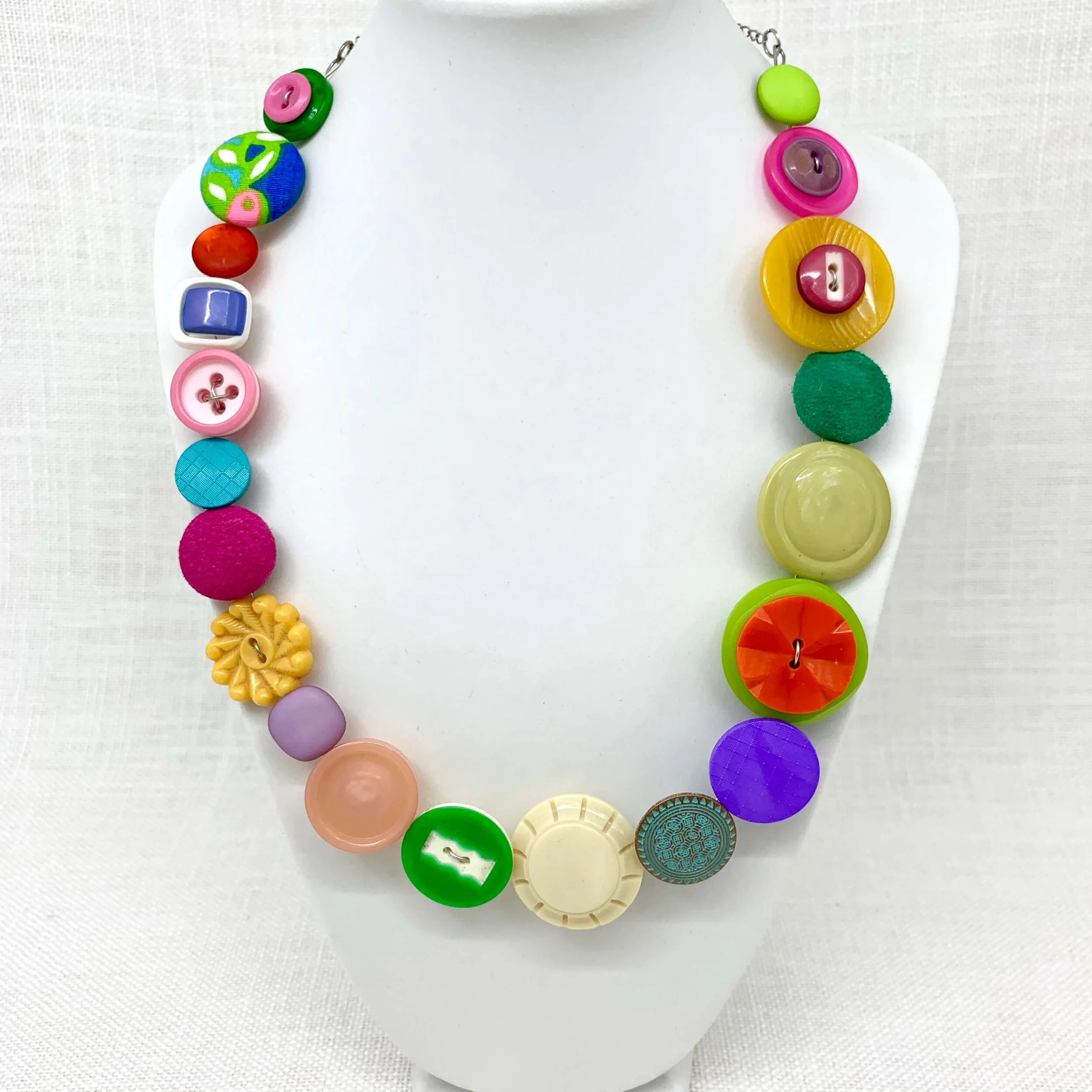 button necklace_2.2.jpg