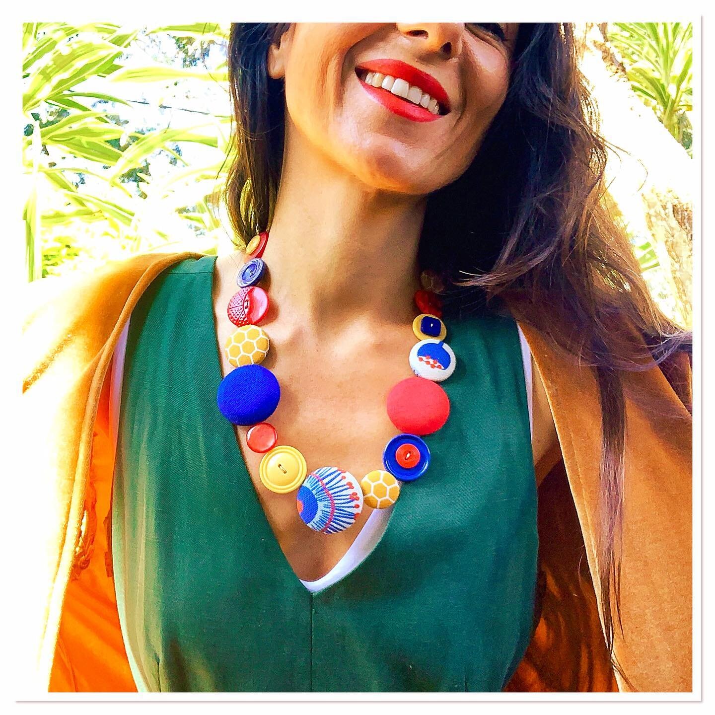 Ladies! Don&rsquo;t let winter stop colour in your life! ❤️💙💛
Add some colourful character to your outfit with this one of a kind button necklace! 👈🏻 Swipe for matching earrings and close up pics 😍
The neckpiece features a vibrant palette of fie