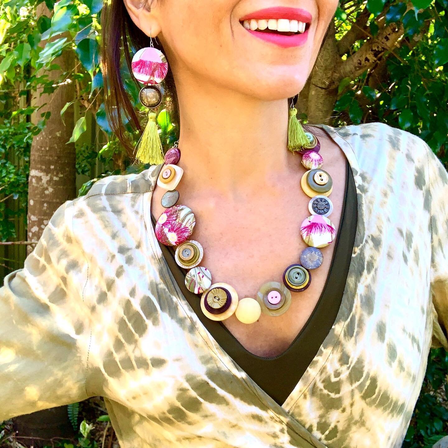 &lsquo;Blossoming Gum&rsquo; 🍃💓🍃
The sun rises ☀️ and the &lsquo;Silver Princess&rsquo; shows off her beauty! 💕 This one of a kind button necklace and earrings set has been inspired by the Australian Eucalyptus Caesia &lsquo;Silver Princess&rsquo