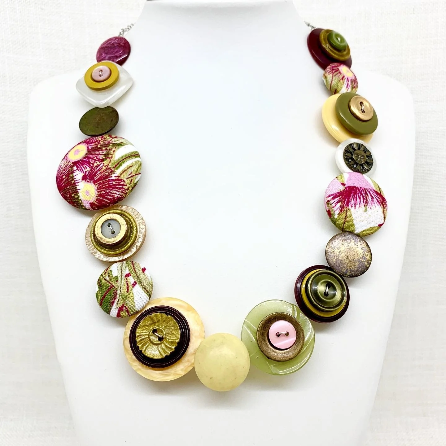 unbutton-handmade_neckpiece_single_2.1.JPG