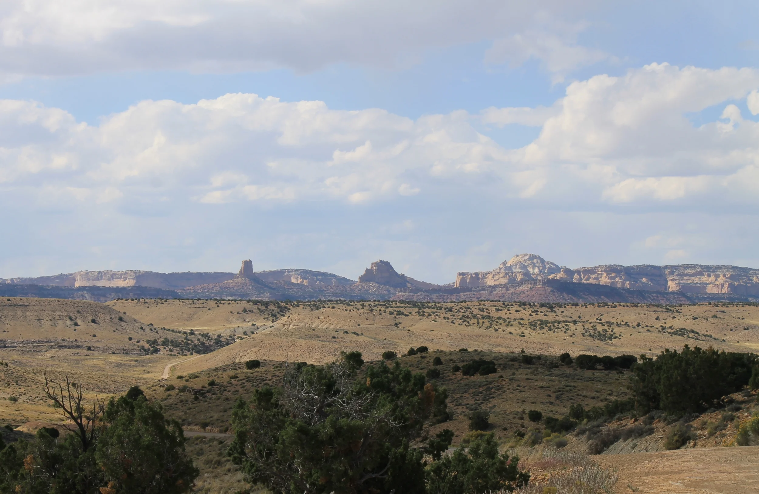 The westward view from the southern stretch of Temple Mountain Road.
