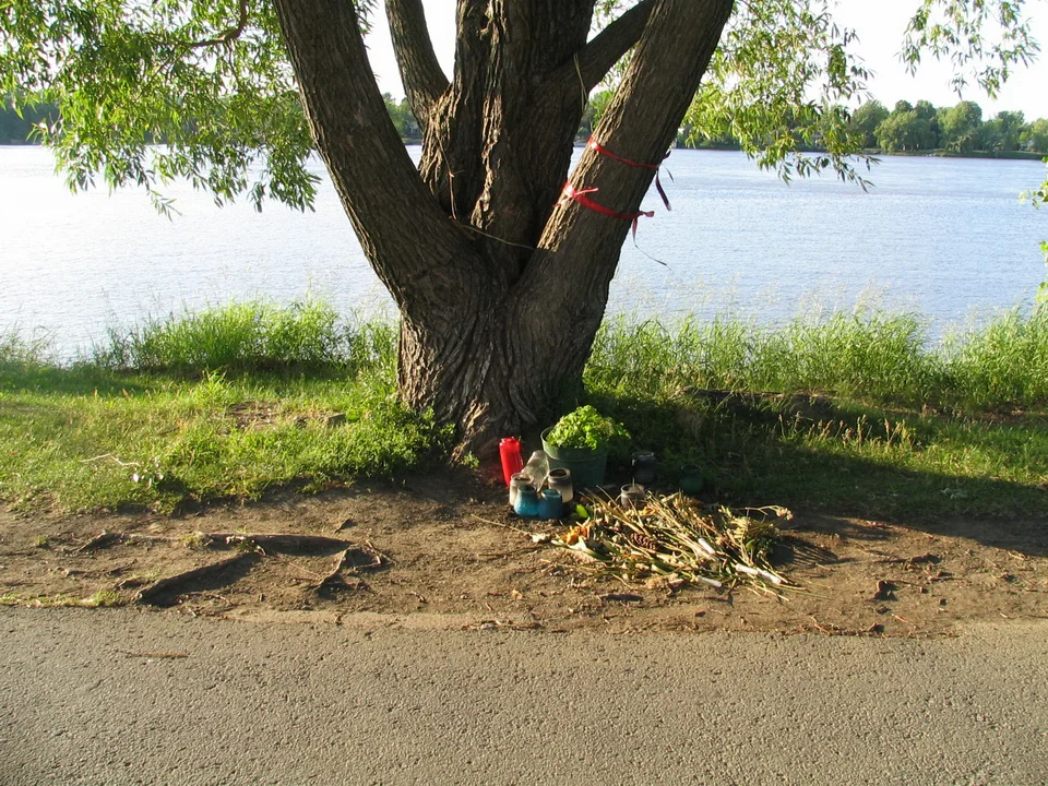 Le souvenir / Remembering / Parc de la Merci / Ahuntsic / 2005