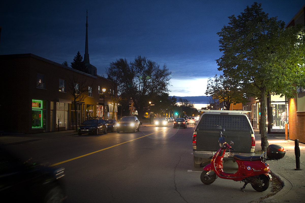 Le scooter rouge / The red scooter / Rue Fleury Est / Sault-au-Récollet / 2014