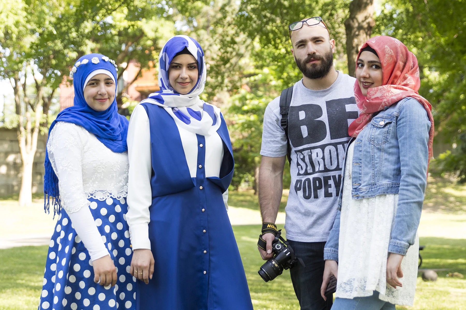 Fatima, Ghadir, Ali et Mariam dans le parc au pied de la Maison Brignon-dit-Lapierre