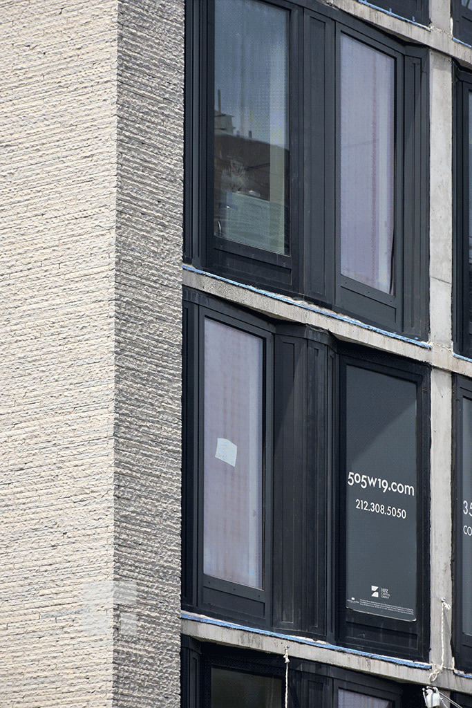 Facade and windows at the southeastern corner of the east wing