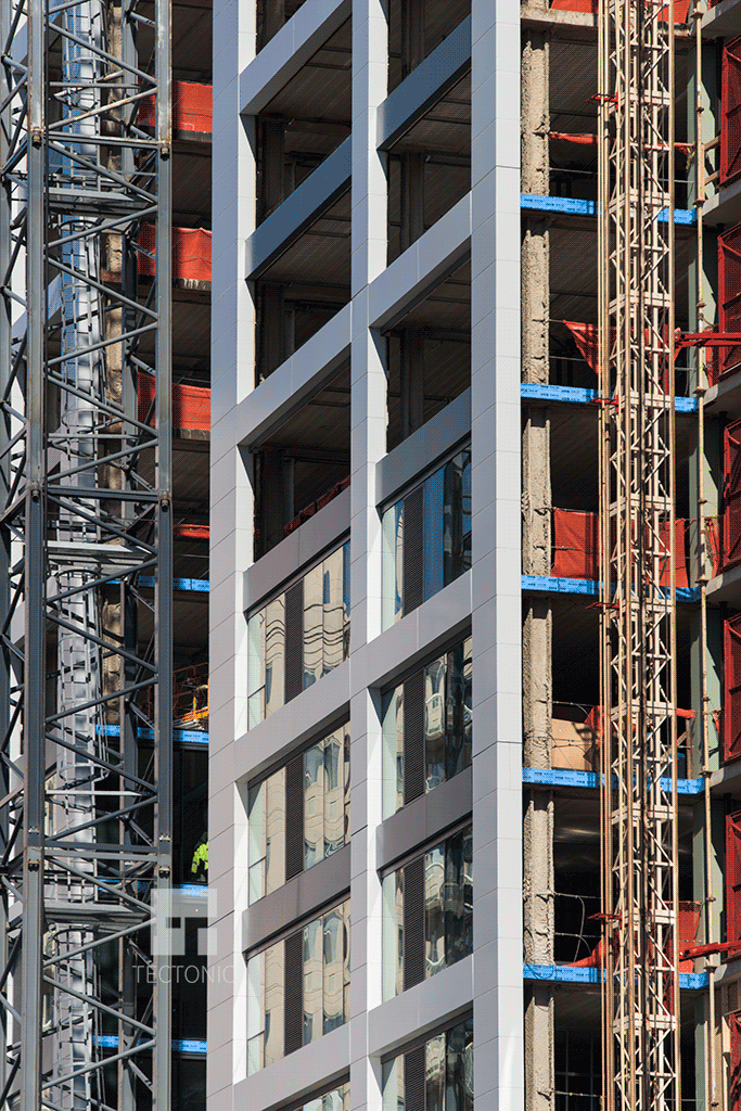 Facade installation on the western face
