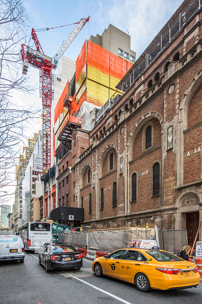 Looking northwest along East 60th Street