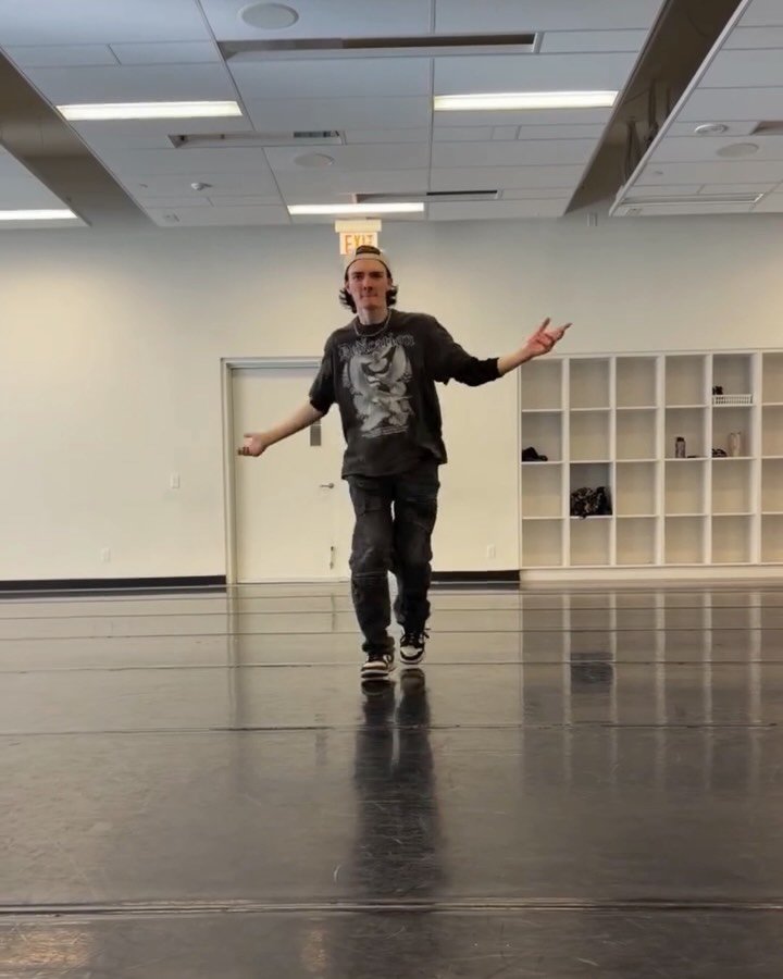 :: Thanks for coming out to dance with us on Sunday at our first Student Workshop of the season!

Congrats to our student teachers, Colby, Aliya, and Brooke! Swipe through to see their combos!

YYC Dance Studio | Classes in Calgary | Hip Hop Choreogr