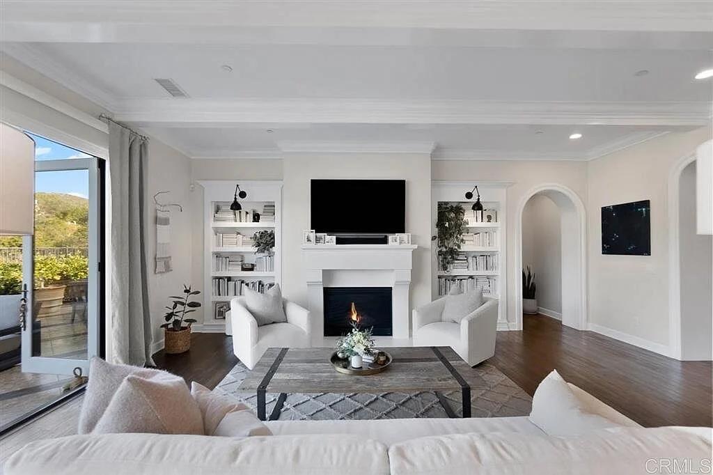 Living Room.jpg