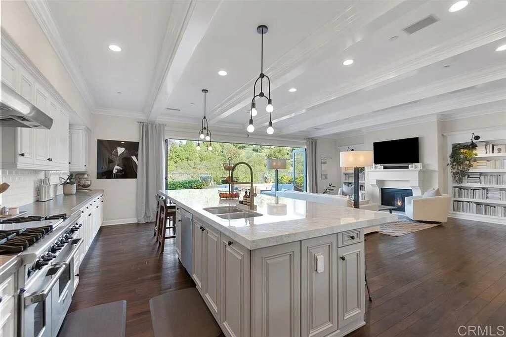 Kitchen 1.jpg