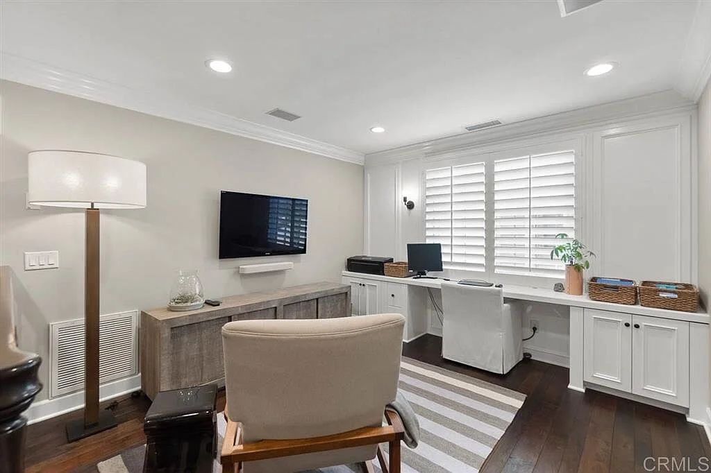lounge office.jpg