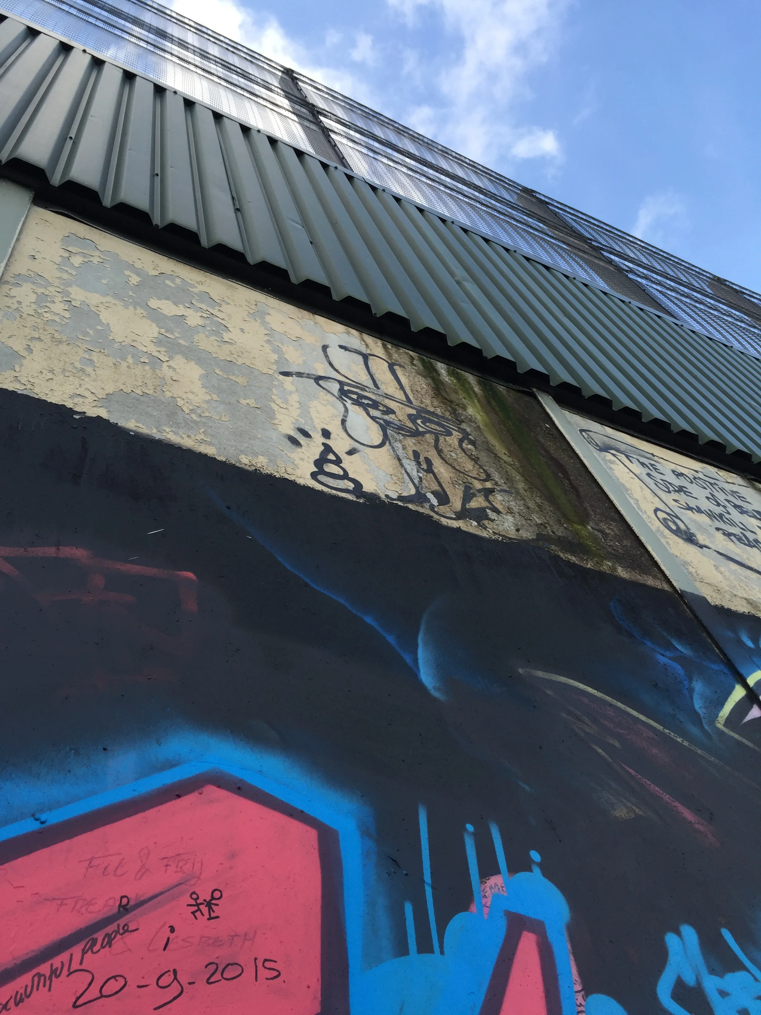  "Peace Wall" between Shankill Road and Falls Road in West Belfast 