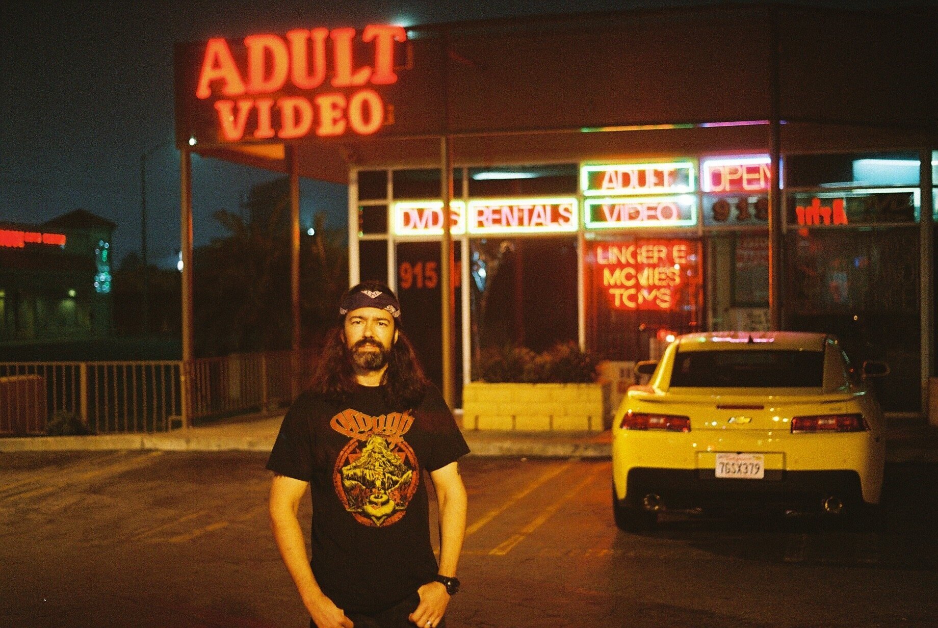  Inglewood, Los Angeles - waiting for Randy’s Donuts to open 