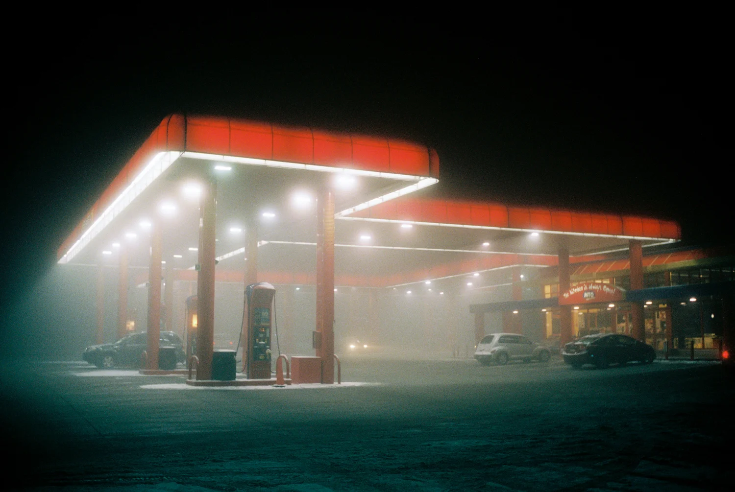 Siousca_Photography_Philadelphia_travel_photographer_sheetz_pennsylvania_fog_foggy_night_gas_station_eerie_mist_misty-001.jpg