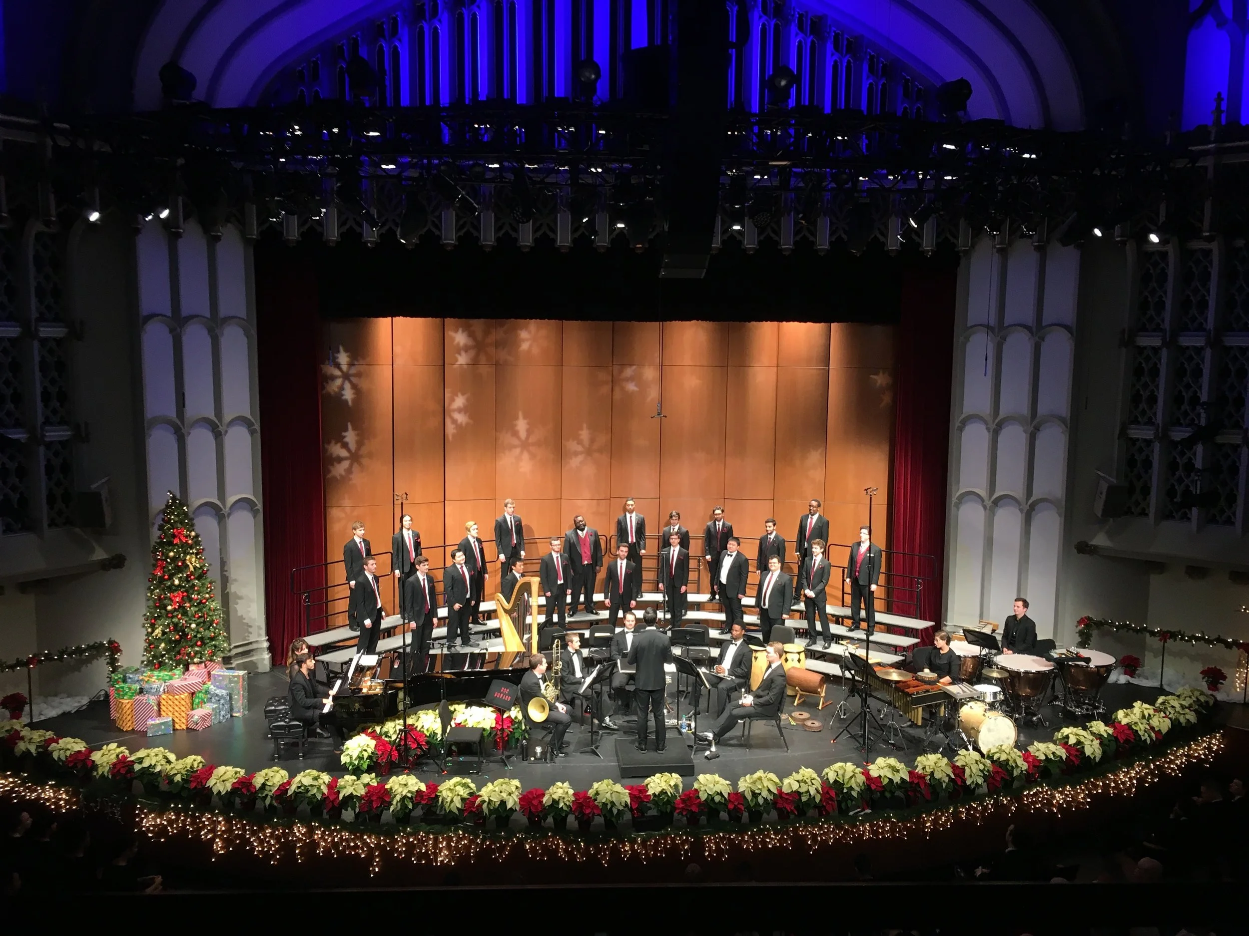 Daniel leads the USC Apollo Men’s Chorus for USC’s 2018 Winter Gala.