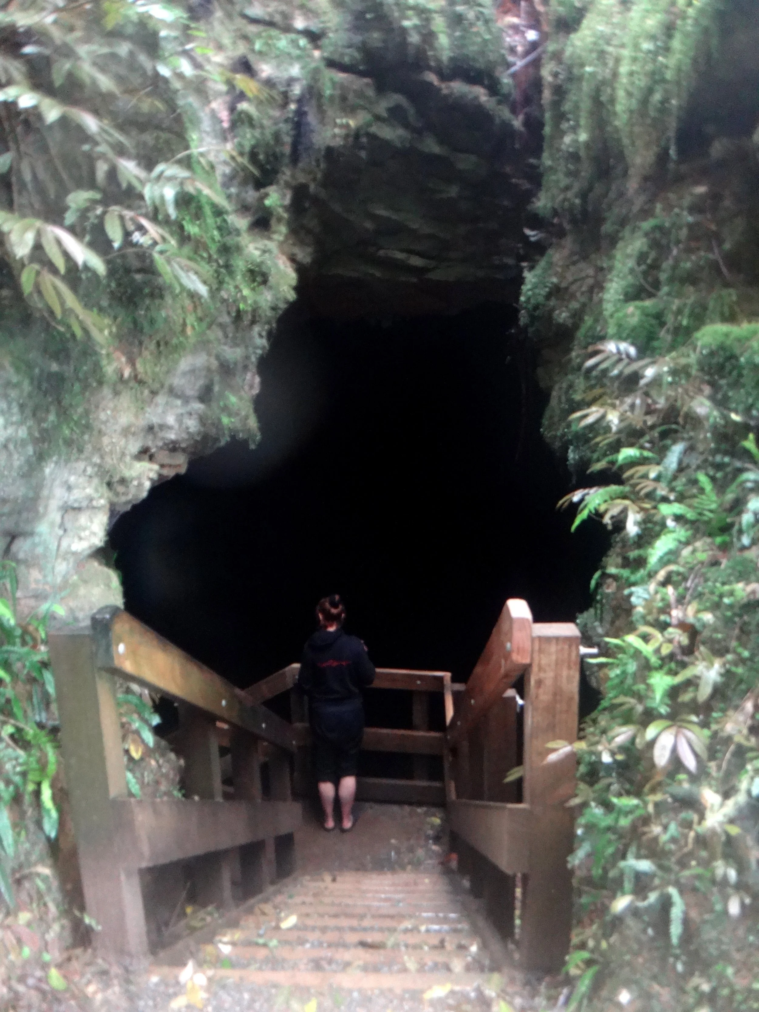 Red at the entrance of Piripiri Cave.