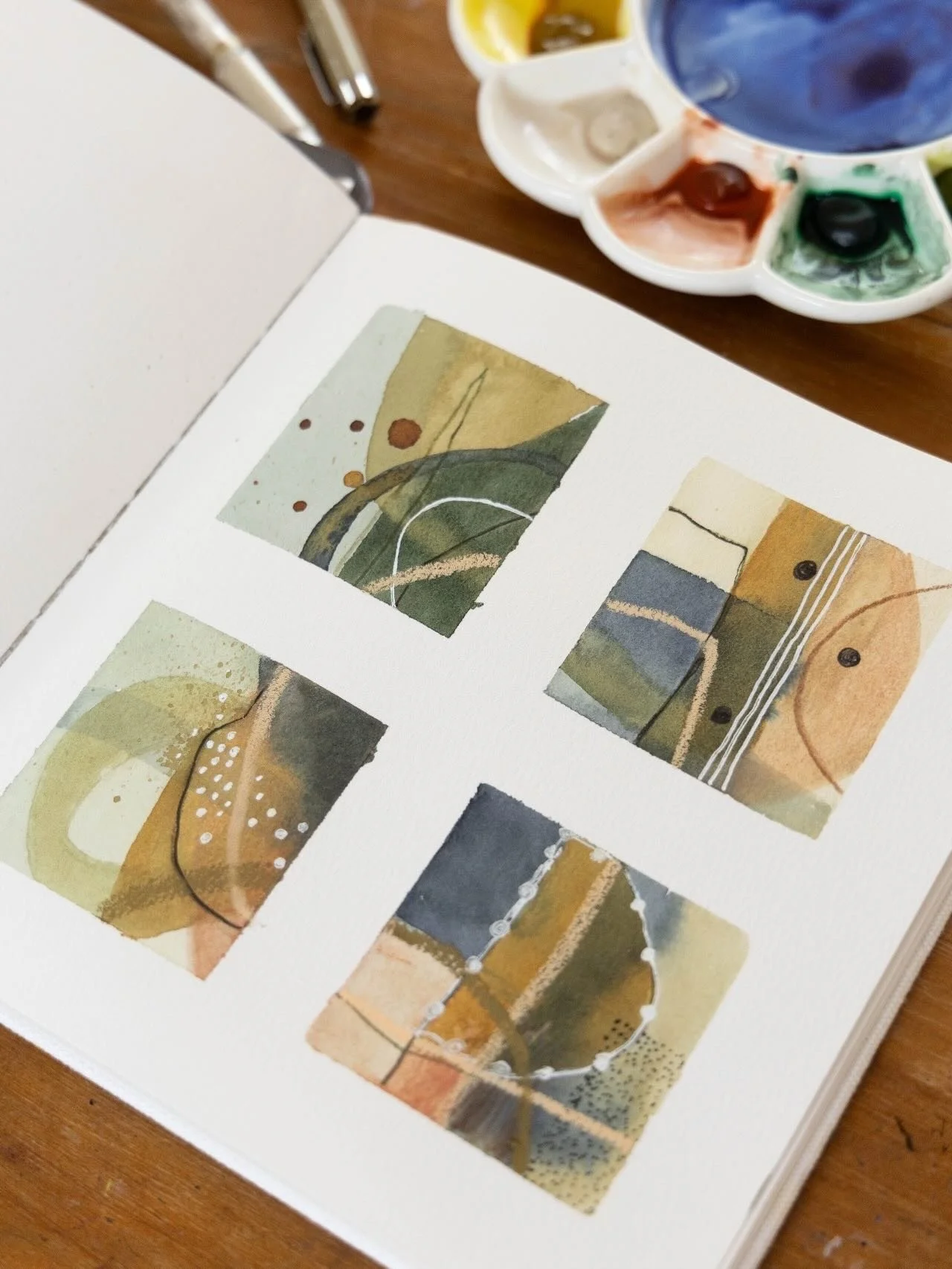 Do you enjoy grid painting? I&rsquo;m returning to it today to help me loosen up with watercolour, and I thought I&rsquo;d share a few past pages for inspiration. Which colour way is your favourite? 

#gridpainting #gridart #abstractstudies