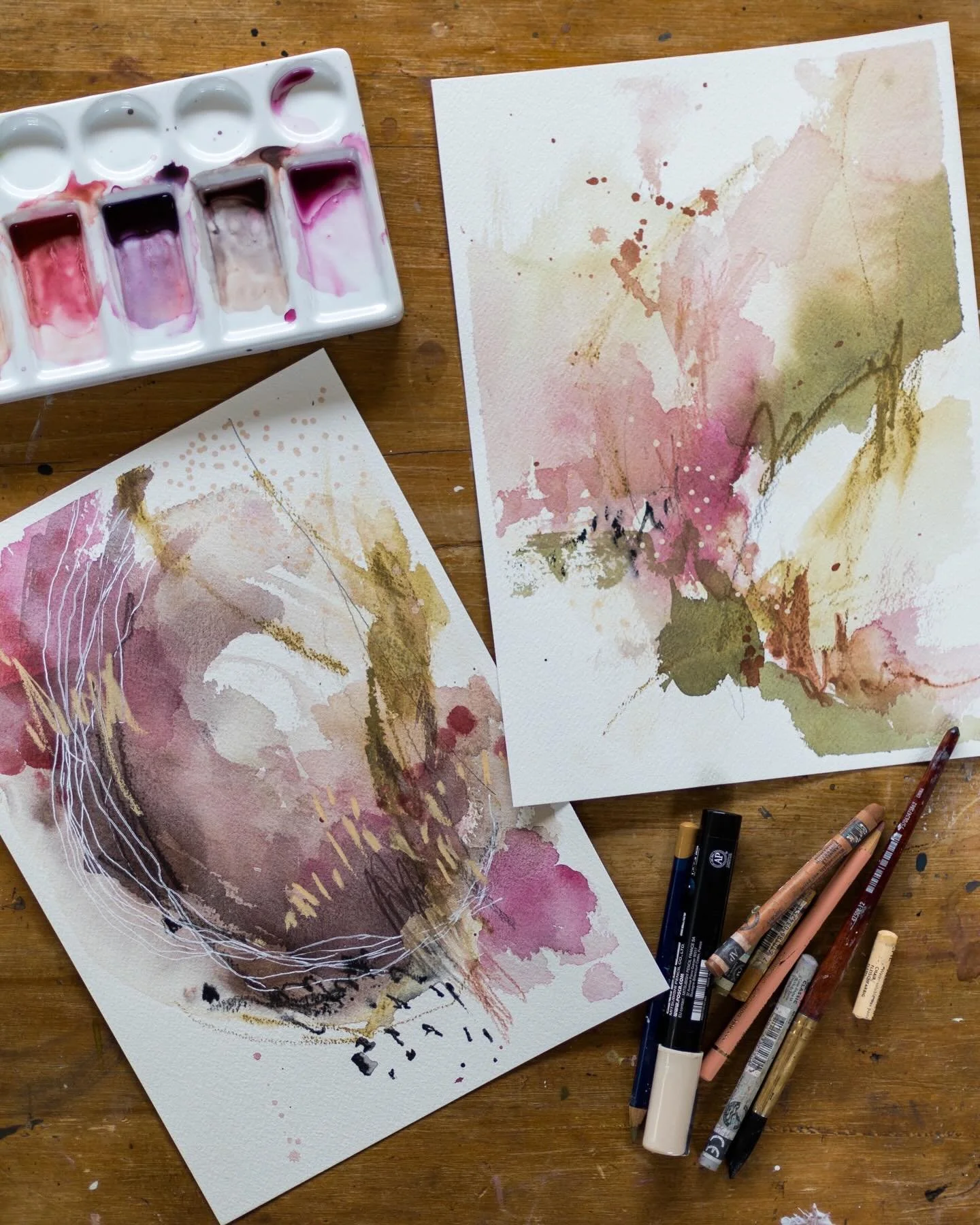 I&rsquo;ve been quietly working on a few new online classes, and this one might be my favourite so far.

I filmed these intuitive abstract studies today for a lesson focused on mark making and rhythm.

Same materials, same starting point, very differ