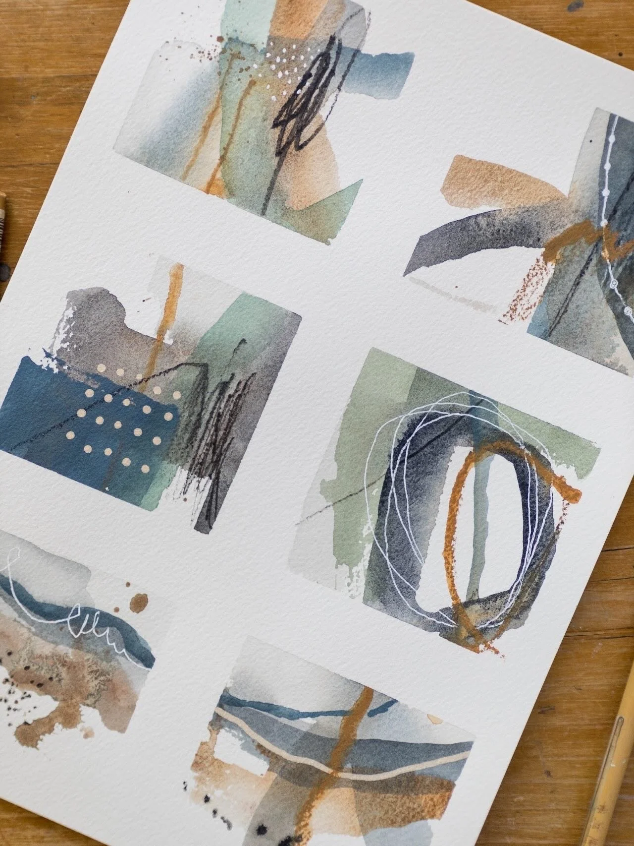 A little update on my next class 🎨
⠀⠀⠀⠀⠀⠀⠀⠀⠀
We&rsquo;ve nearly finished filming. This class will cover a lot of the work I&rsquo;ve been sharing recently, so if you&rsquo;ve been enjoying my sketchbook spreads, intuitive abstracts, and grid paintin