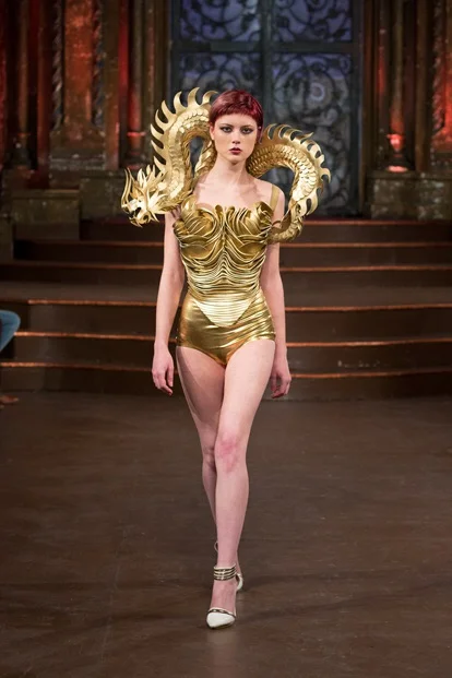 Rocky Gathercole - daring designs. Photo Social Network.