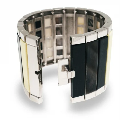 Saba bracelet - combining brass and hand polished ebony horn and bone pieces in a 19 articulated hand welded bracelet - Hissia.