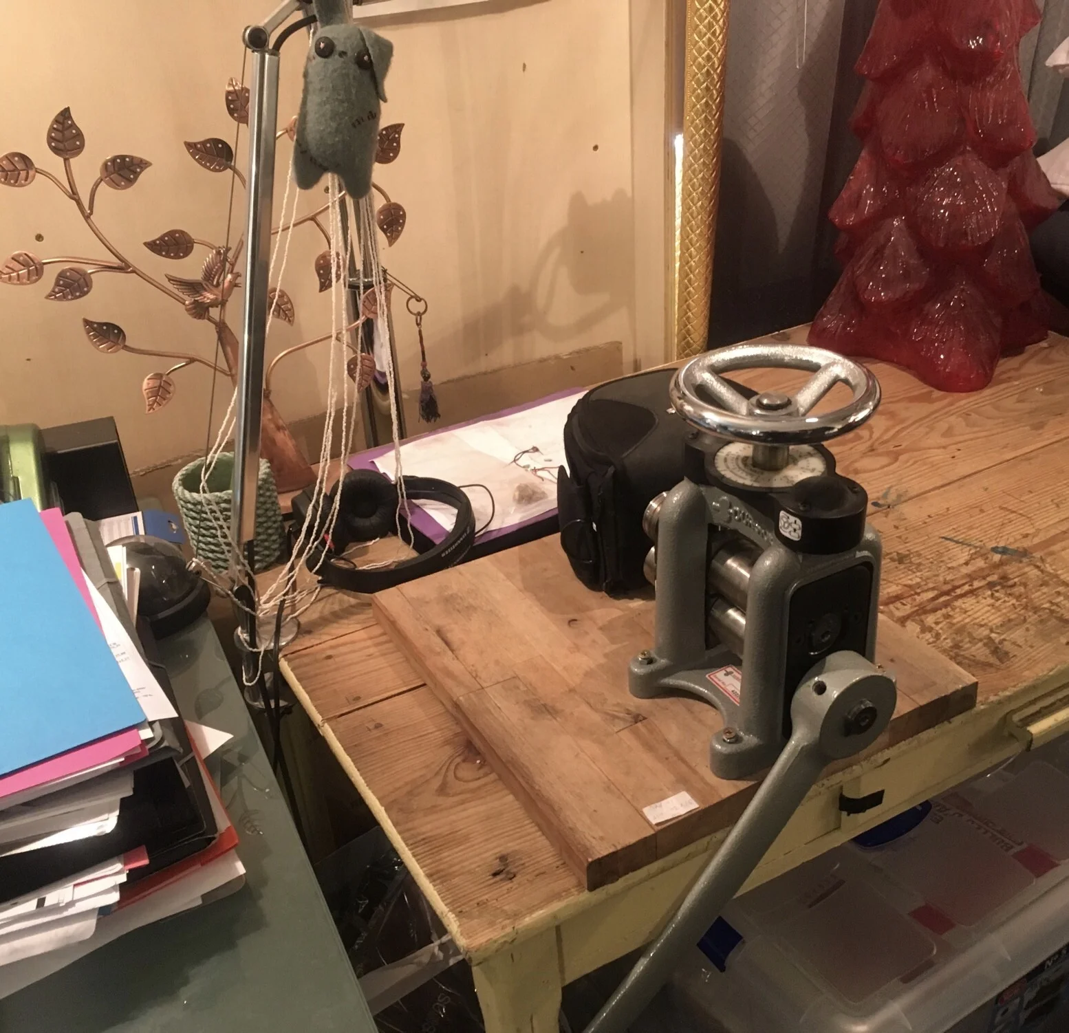 Part of the workspace at Mimilamour.