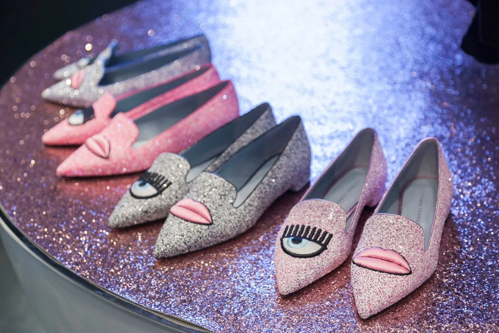 Lips, winky eyes and glitter fun!