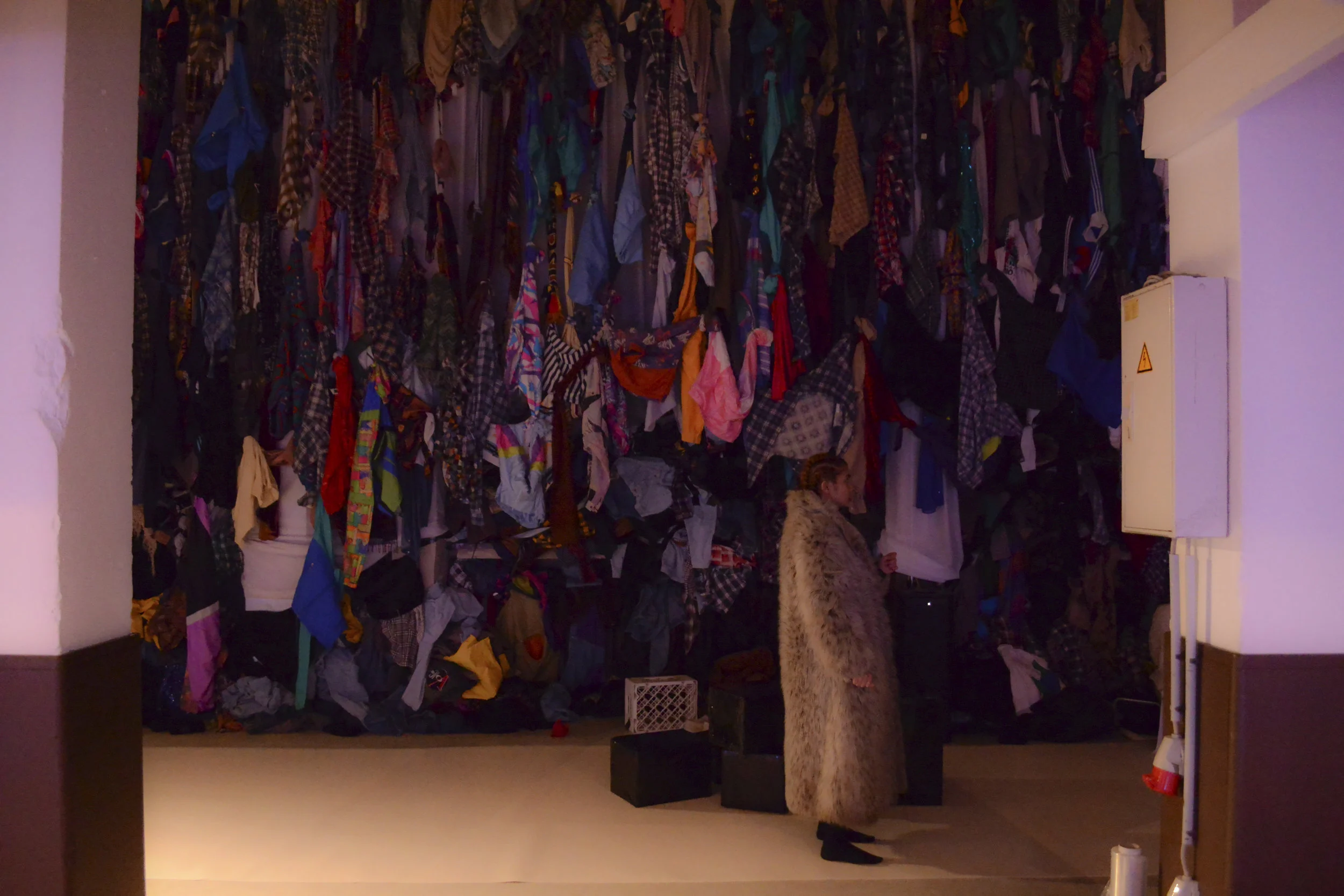 after the show: Doyel in front of the landfills of clothes. (c)Isabel Hayn