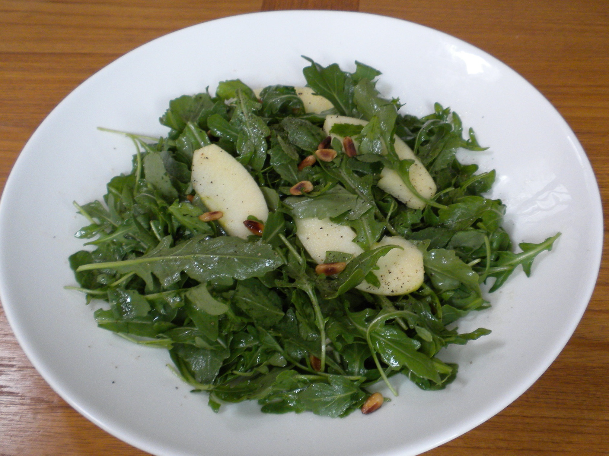 Arugula salad with pine nuts. Rich in anti-inflammatory compounds and delicious!