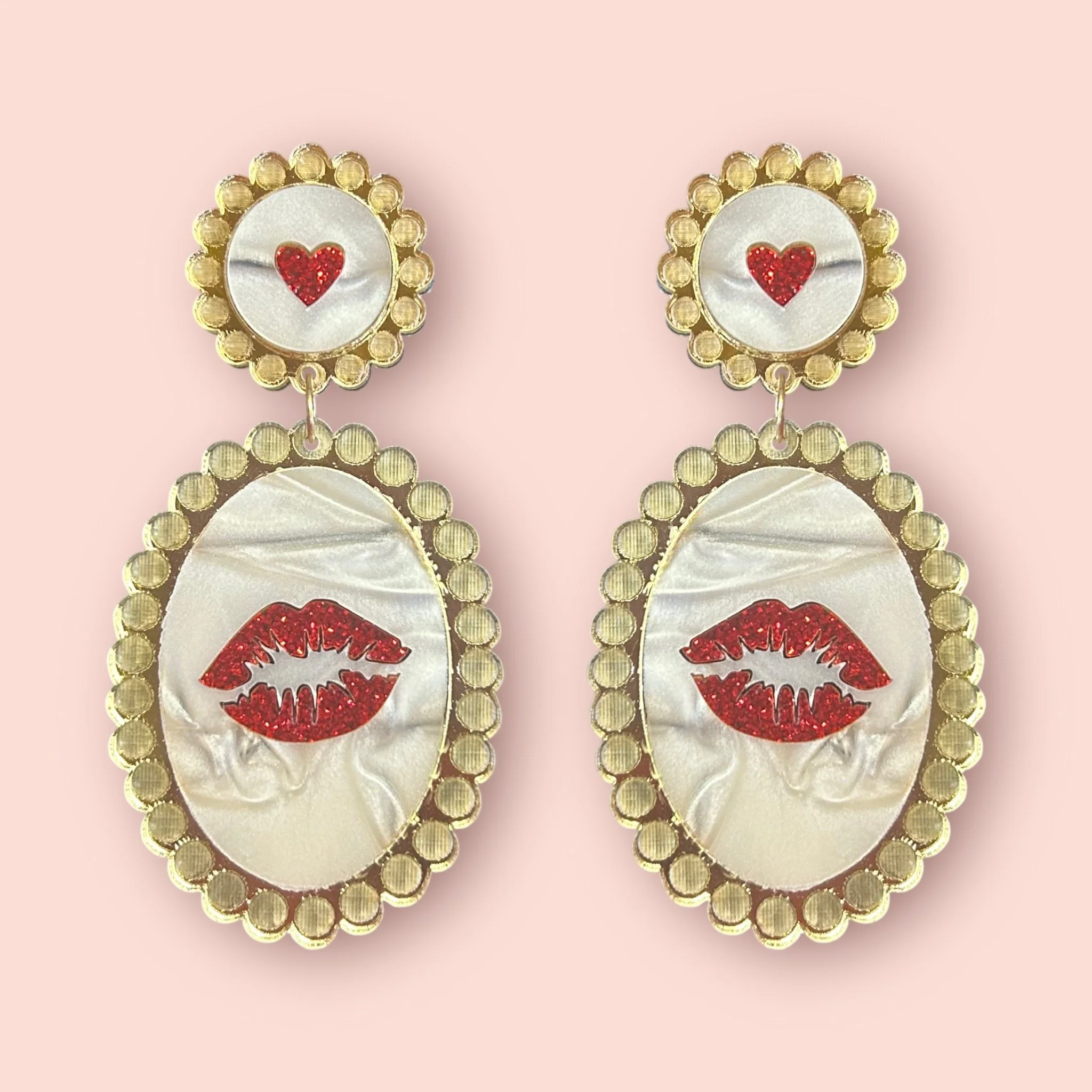 LOVERS KISS MEGA DANGLERS