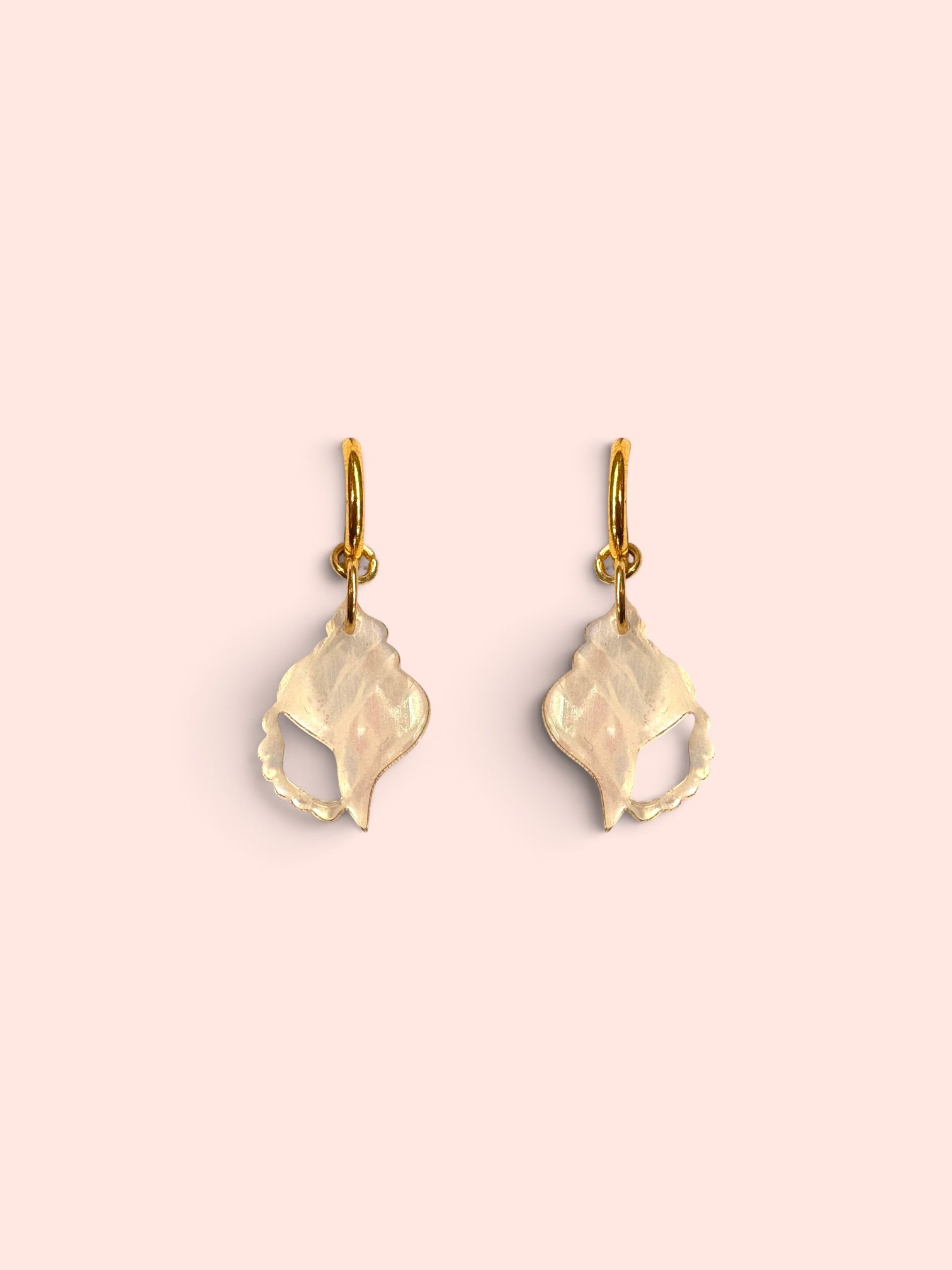 MINI PEARL IRIDESCENT SHELL HOOPS