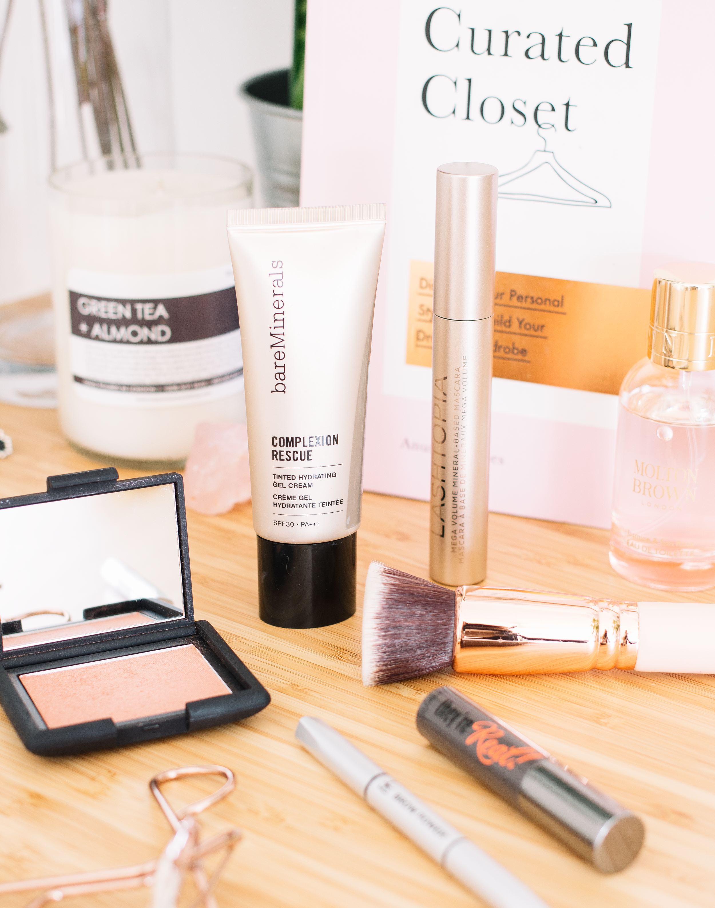 A Minimal Make-up Medley I Can Get On Board With 