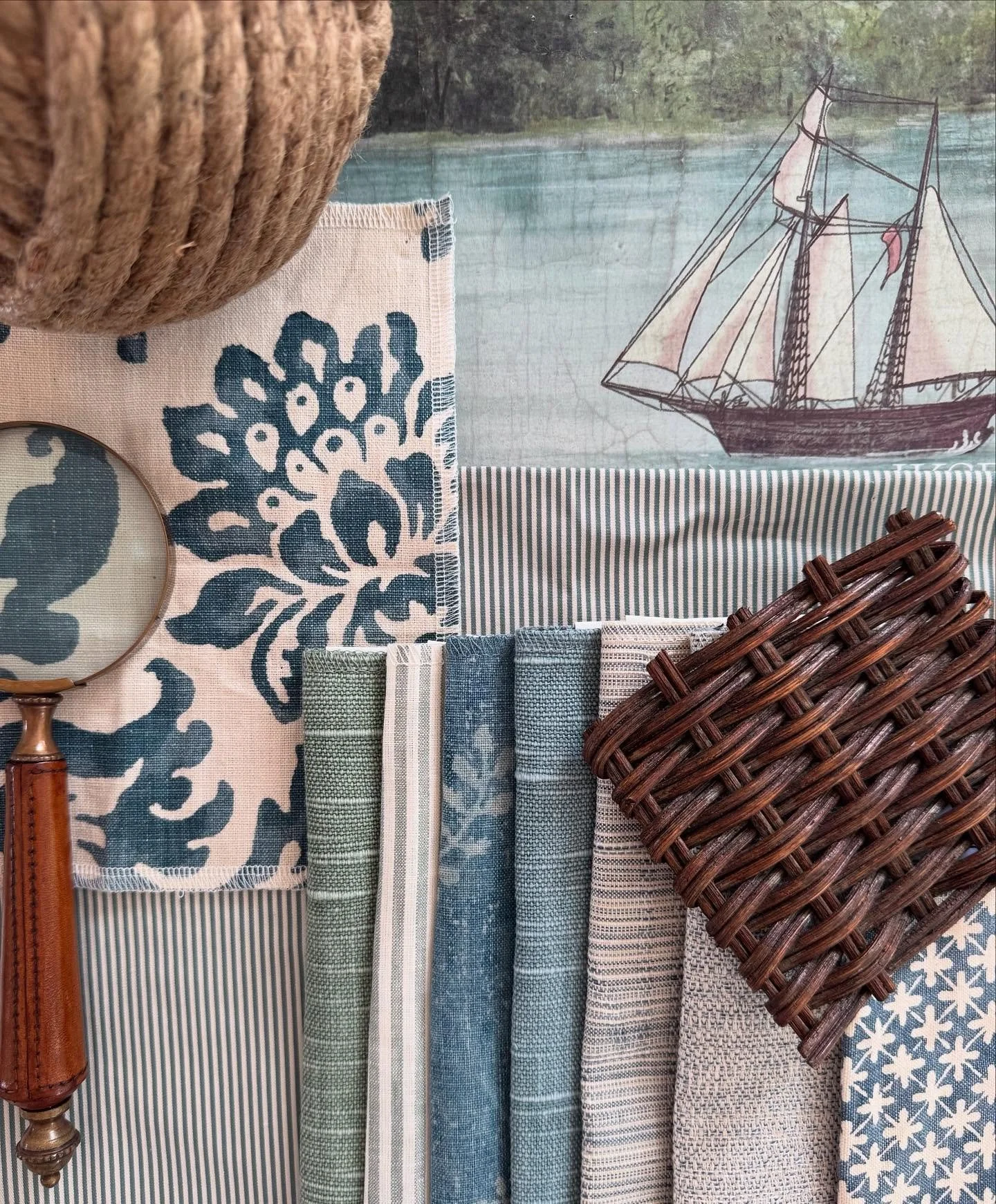 #JULYMOOD 

Summer is in full swing - and is there any better place to celebrate than New England? From plump hydrangeas and sweet lobster rolls to long beach days and the unmistakable scent of sunscreen, these are the moments I wait for all year! #A