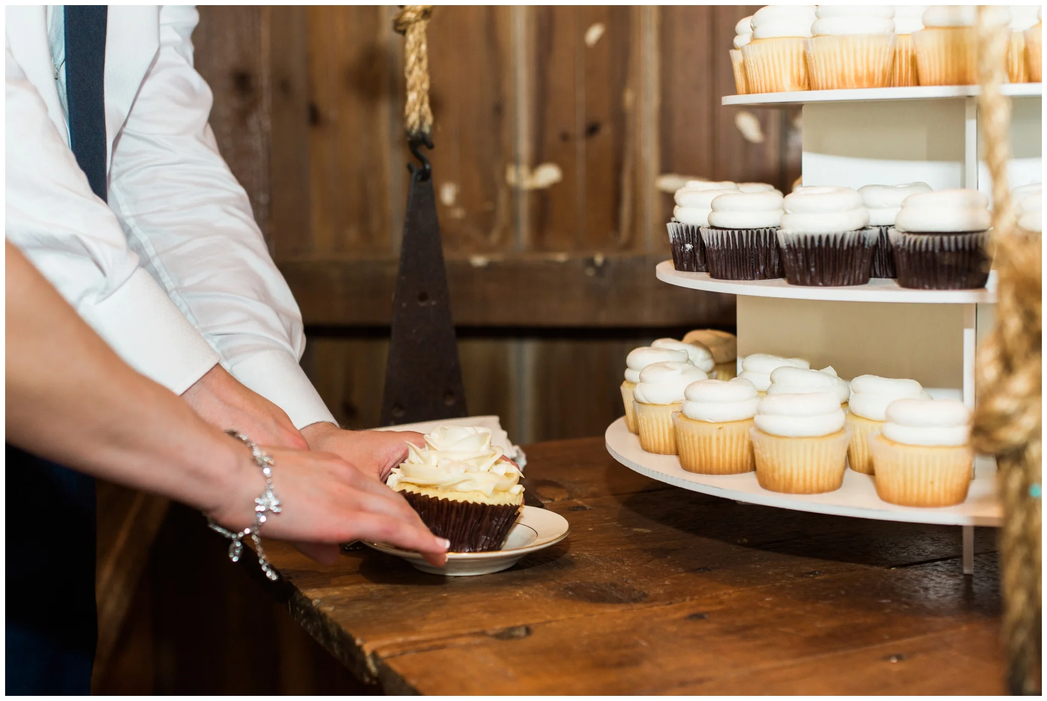 emily grace photography stoltzfus homestead and garden wedding